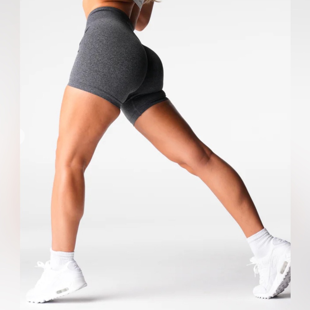 NVGTN Black Speckled Mid Rise Pro Seamless Short in Medium